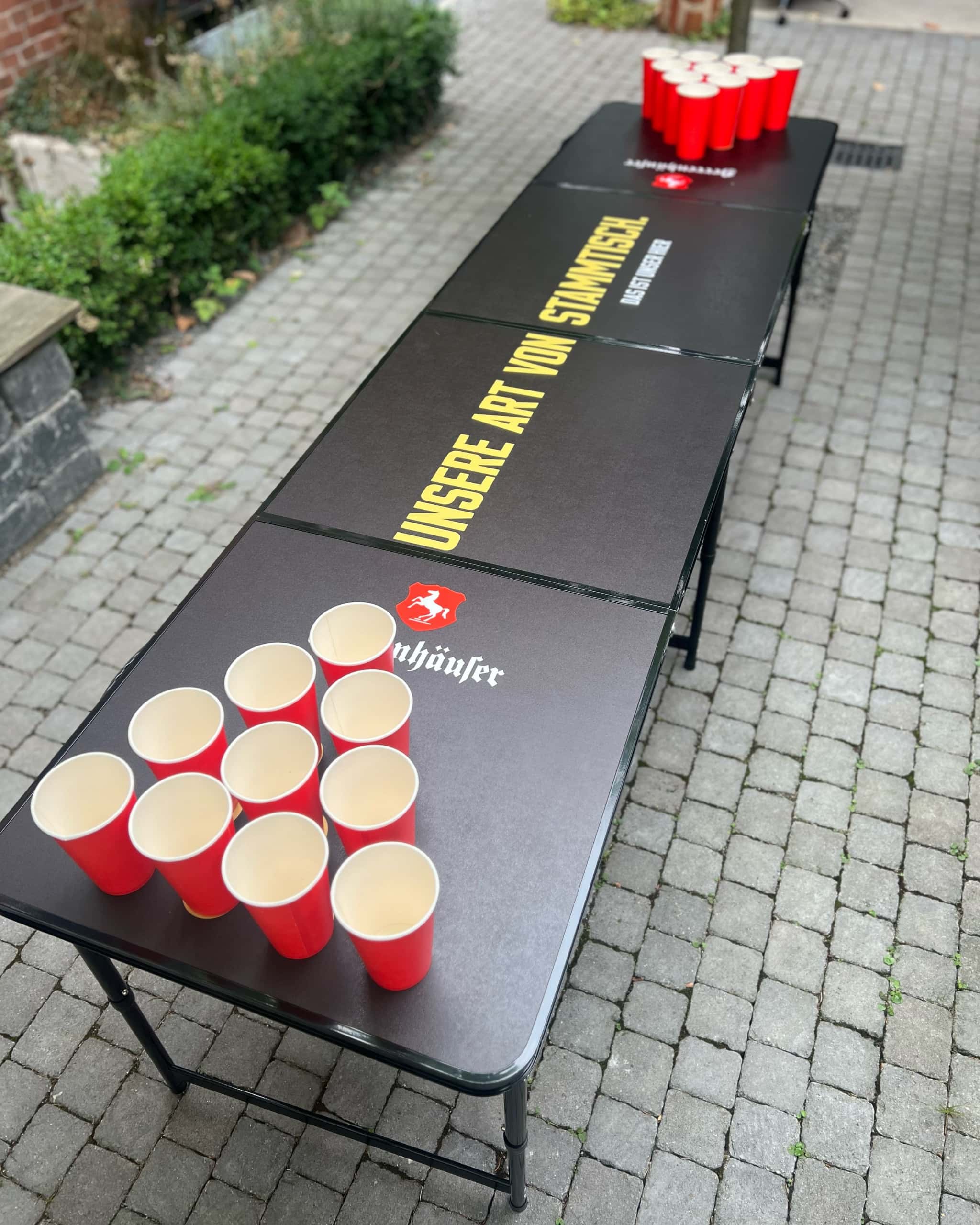 https://www.herrenhaeuser.de/wp-content/uploads/2023/07/Bier-Pong-Tisch-scaled.jpg